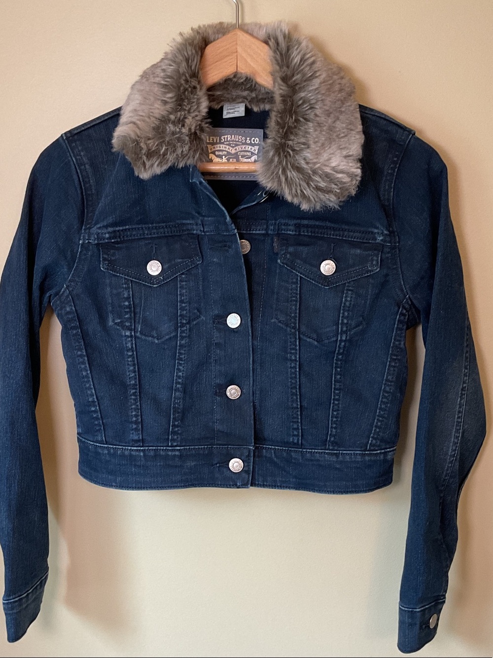Levi's Women's Cropped Dark Denim Jacket with Removable Faux Fur Collar Size S